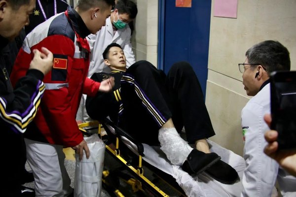 韧带扯破！CBA新赛季第一个重伤，顶薪中锋第一阶段报销