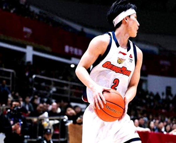 广东客场大捷浙江，年青球员发达出色，团队配合细巧