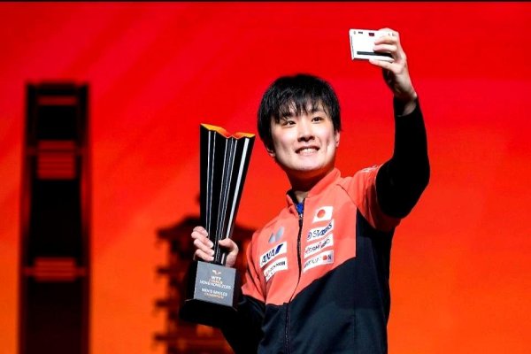 香港总决赛：张本智和首度夺冠！期待与樊振东对决，领奖台上引失笑声