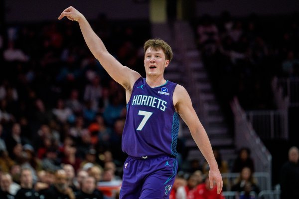 最快100记三分记录! 主帅: 克尼佩尔基本功塌实 投篮姿势号称顶级