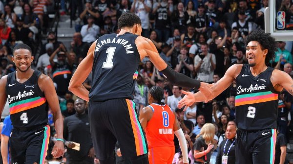 双杀雷霆！马刺崛起专克豪强：19岁榜眼崛起，22分钟砍10助5断