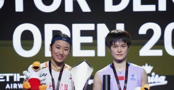 翻看王祉怡赛后采访竣工摄像，她背身擦泪啼哭承认对安洗莹决赛8连败，拼到体能消费大脑空缺，顶级竞技差距竟在一口撑不住的气里