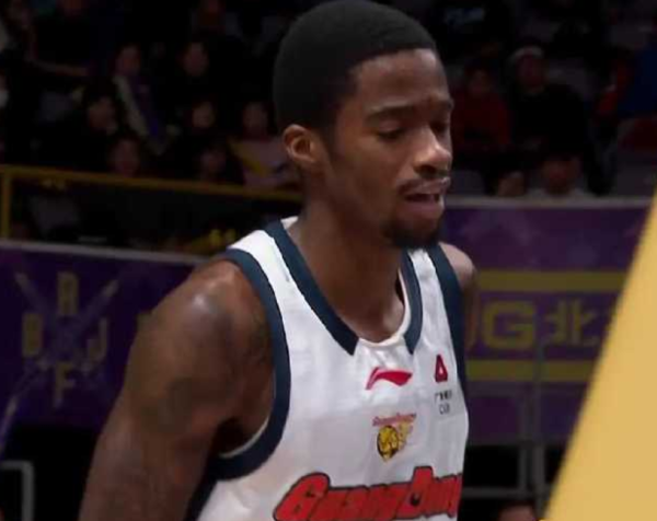 残阵广东全身而退！小将后卫5犯离场，仍值得表扬