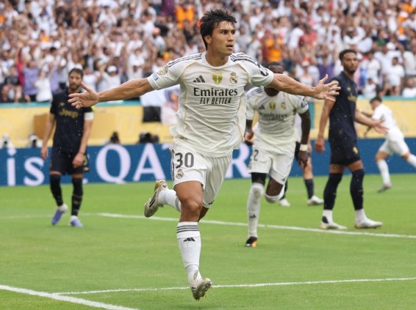 左脚+右脚+头球! 贡萨洛成为21世纪西甲完好帽子戏法最年青球员