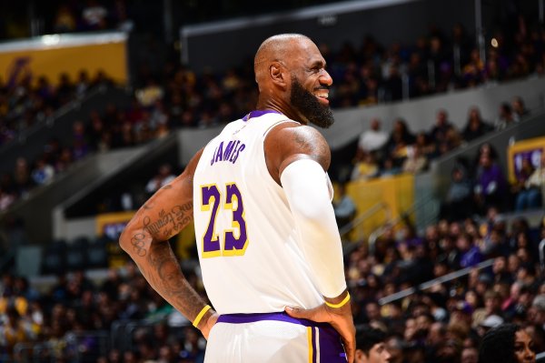 詹姆斯谈接艾顿长传2+1：我受过考试 要跳到最高点才摘得下这种球