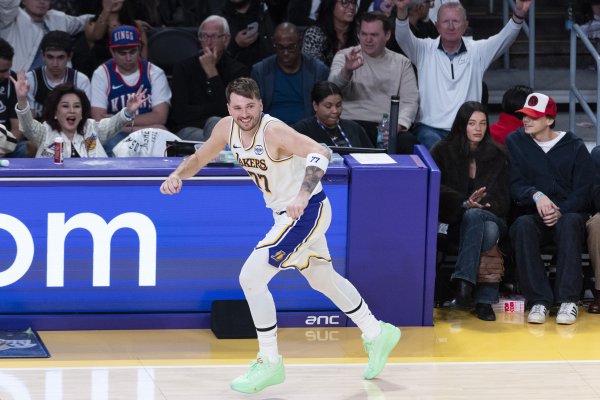 东契奇参加定约于今113次砍下至少35+5+5 同时定约断档第一！