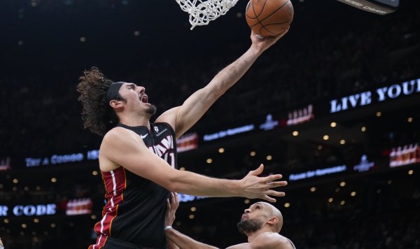 能攻善传！哈克斯替补11中8高效孝敬20分11助 正负值+23