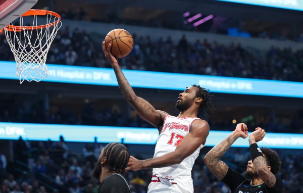 挺高效！伊森上半场8中4得10分3板1断 3失实有点多