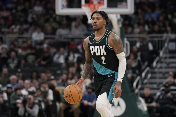 出场即是攻！凯莱布·乐福半场4中3拿8分5板4助 正负值+14！